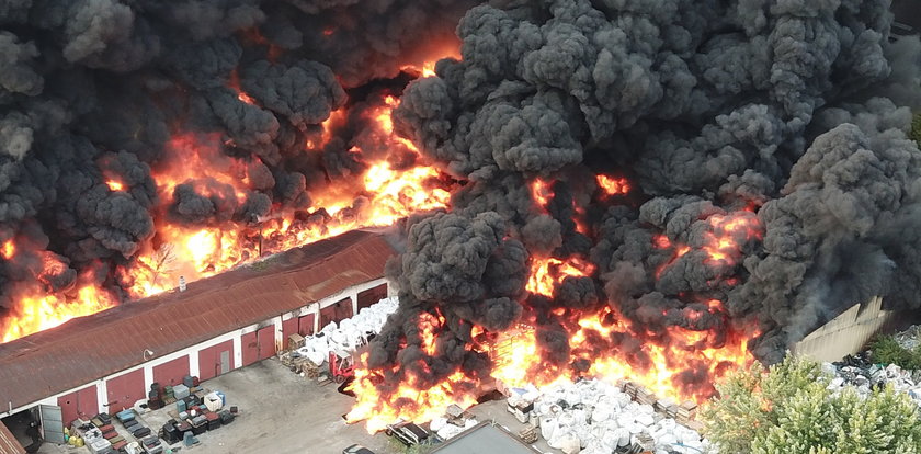 Dwa lata po pożarze składowiska w Sosnowcu: Nie ma winnych. Miasto szuka pieniędzy. Spalone odpady wciąż niebezpieczne