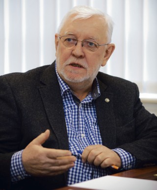 Nie wolno niszczyć służby cywilnej. Lepiej zmienić żonę niż administrację