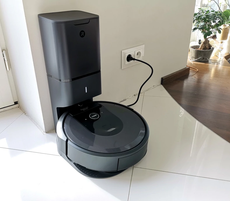 Roomba i7 w stacji Clean Base