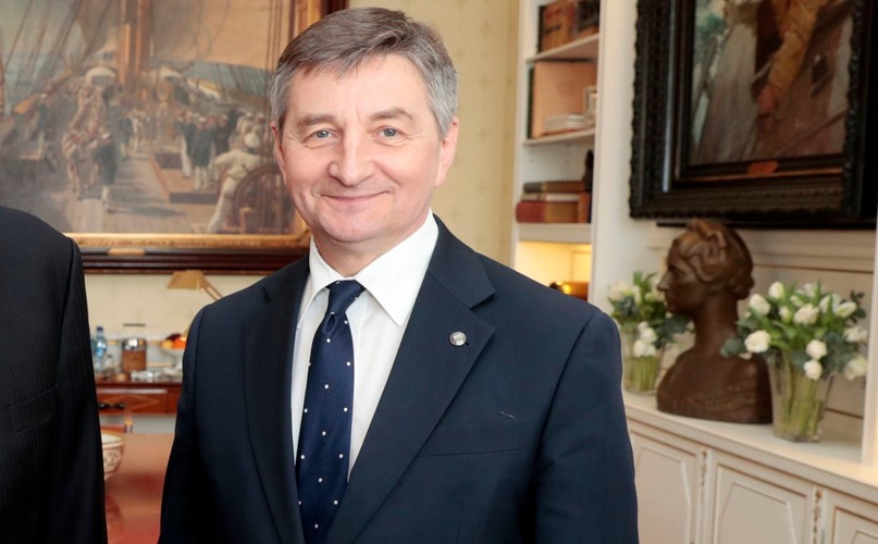 Życzenia radości w święta i sukcesów w Nowym Roku przekazał w mediach społecznościowych także marszałek Sejmu Marek Kuchciński. 