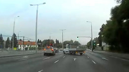 Balesetet okozott, majd elmenekült  a helyszínről a szabálytalankodó sofőr – videó