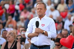 Tusk komentuje sytuację Piotra Wawrzyka. 'PiS szuka kozła ofiarnego'