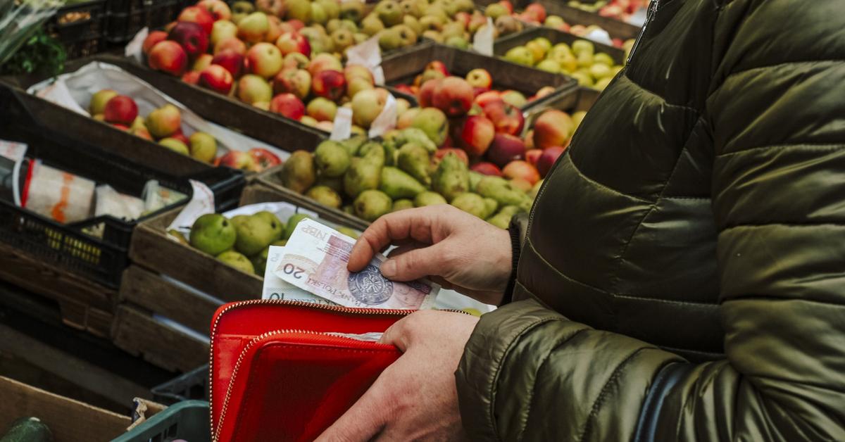  Średnia krajowa to żart. Tyle naprawdę zarabia średni Polak. Różnica poraża