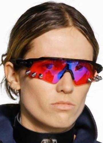 Okulary wyglądające jak narciarskie gogle znów modne - Noizz