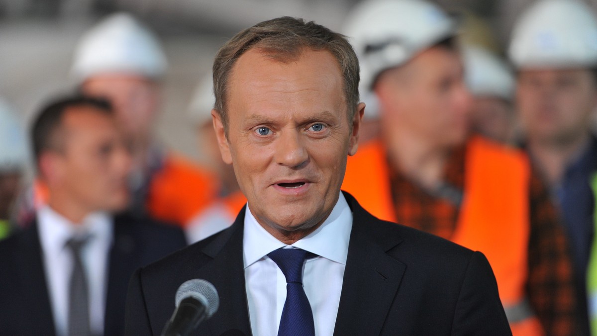 Wizytę w Lubuskiem premier Donald Tusk rozpoczął od Gorzowa Wlkp. W restauracji na Bulwarze Nadwaciańskim spotkał się z przedstawicielami środowisk lokalnych - parlamentarzystami, samorządowcami, ludźmi kultury, biznesu, ochrony zdrowia.