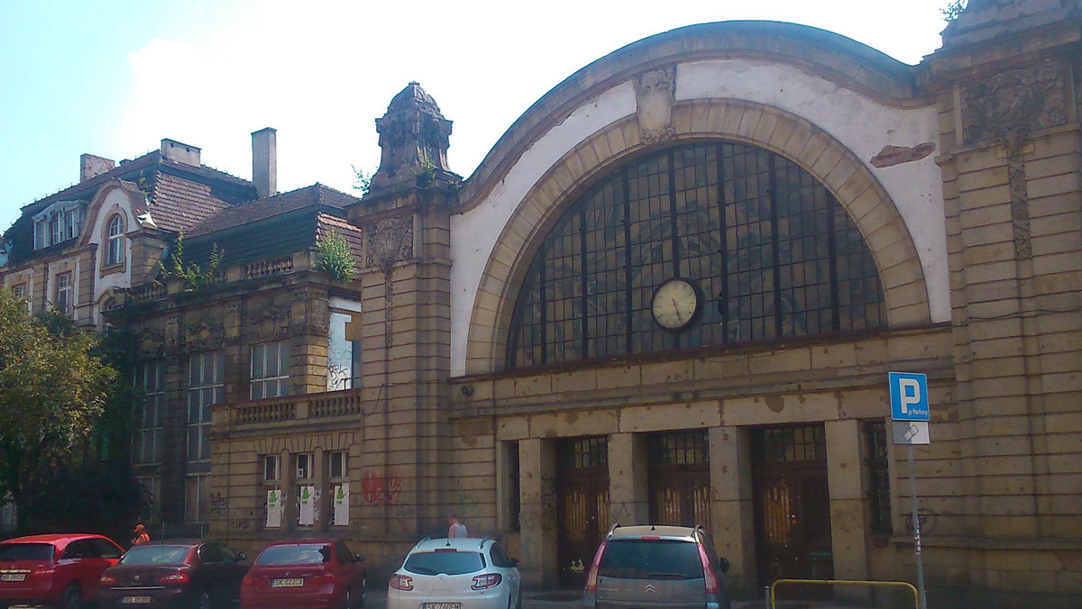 Już 10 września każdy chętny z nieco grubszym portfelem będzie mógł kupić sobie dworzec w Katowicach. Właśnie wtedy odbędzie się licytacja komornicza zabytkowego gmachu starego dworca kolejowego.