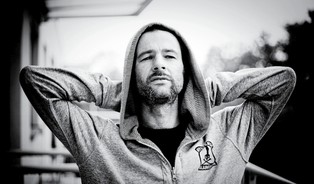 Sasnal: Bardziej niż januszów boję się sprytnych nacjonalistów w koszulach pod krawatem [WYWIAD]