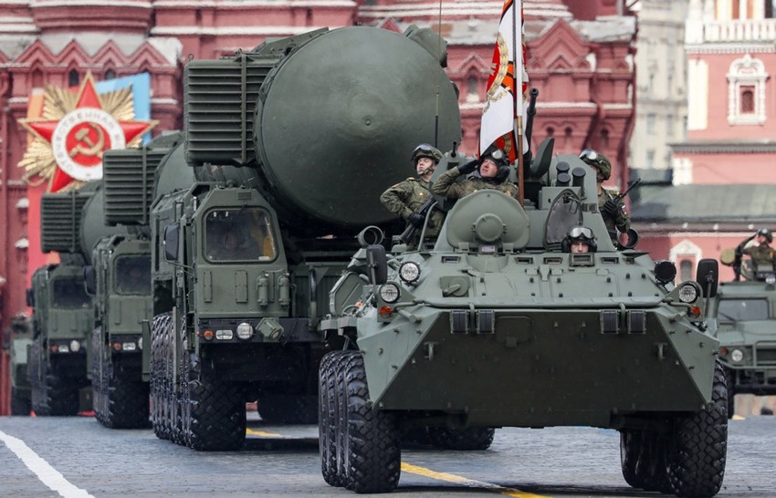 Ruski interkontinentalni balistički projektil na vojnoj paradi u Moskvi 9. maja