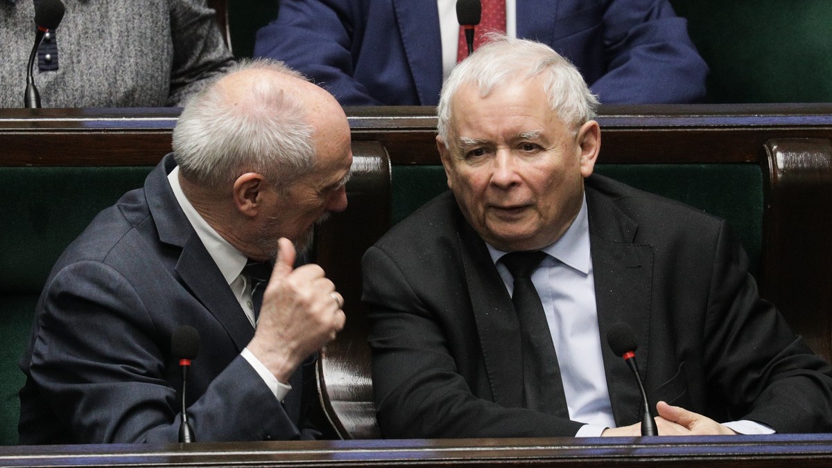 Antoni Macierewicz i Jarosław Kaczyński w Sejmie