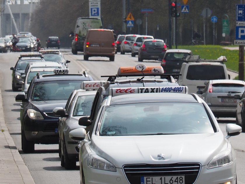 Pan Sławek do końca walczył z wirusem. Na jego pogrzebie zaśpiewał Krawczyk. Jak to możliwe?