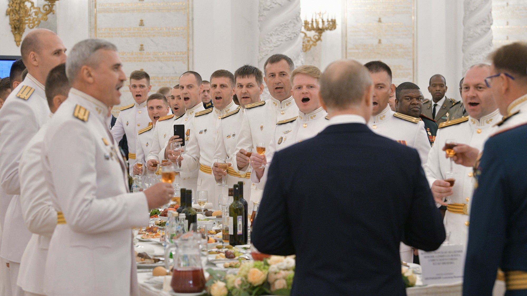 Ruský prezident Vladimir Putin na recepcii absolventov vojenských akadémií. Ilustračné foto.