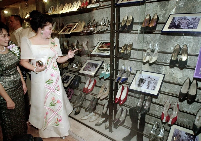 Tokom svoje vladavine kupila je više od 3.000 pari skupocenih cipela
