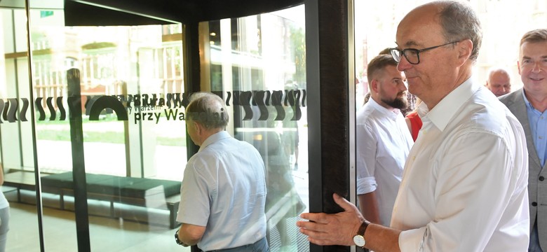 Poseł Lewicy: Minęliśmy strefę turbulencji i lecimy odebrać władzę PiS