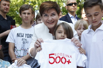 500 plus rodziło się bólach. "Pomysł krytykowała nawet Beata Szydło"