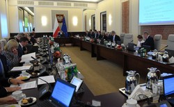 Mazurek dementuje informacje o zmianach w rządzie: To absolutna bzdura