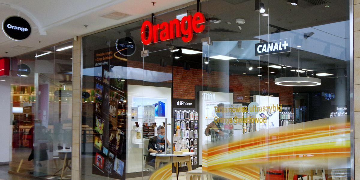 Zarząd Orange porozumiał się ze związkami w sprawie programu odejść, ale także w kwestii podwyżek.