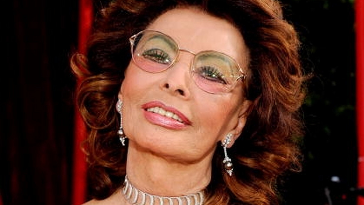 Drogę ku sławie Sophii Scicolone, która w młodości utrzymywała się z nagród w konkursach piękności, opisuje książka "Sophia Loren. Życie jak film" Silvany Giacobini. Aktorka wykreowała niezapomniane role u boku m.in. Cary'ego Granta i Petera Sellersa.