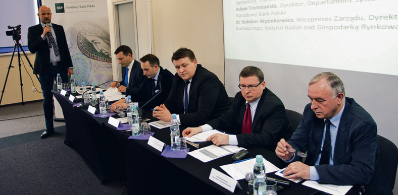 Uczestnicy panelu (od lewej): Łukasz Bąk (prowadzący), Robert Łaniewski, Marcin Nowacki, Michał Paluszczak, Adam Tochmański, dr Bohdan Wyżnikiewicz