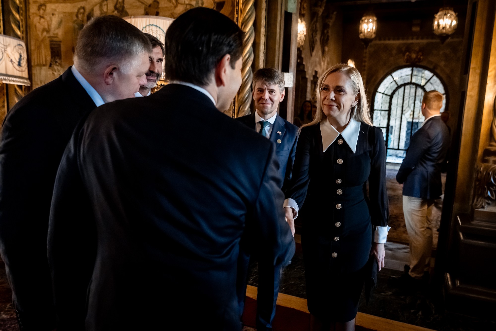 Robert Fico a Donald Trump počas ich stretnutia v Trumpovom sídle Mar-a-Lago.