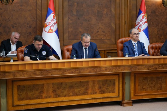 ALARM ZBOG REKORDNIH VRUĆINA I NISKOG VODOSTAJA DUNAVA! Danas vanredna sednica, oglasio se Macut: Premijer hitno traži štednju struje narednih 10 DANA