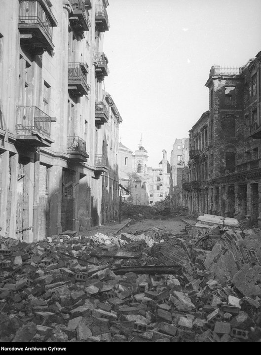 Zniszczone budynki w Warszawie