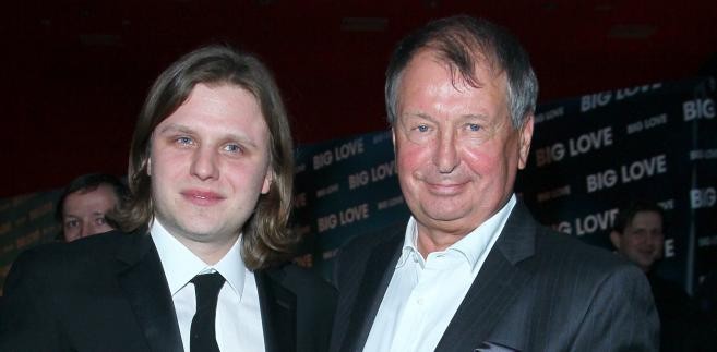 <b>7. Jerzy Starak</b>
<br>
<br>
Starak zaczynał od eksportu do na Kubę i do Mongolii - pod szyldem Comindeksu - soków Billy, cukierków Picollo i perfum Currara, które pod szyldem Comindeksu eksportował na Kubę i do Mongolii. Zarobione w ten sposób pieniądze spożytkował, wchodząc w spółkę z firmą Colgate-Palmolive. Był to 
pierwszy naprawdę duży biznes Staraka.
<br>
Na początku lat 90. Starak wprowadził jeszcze do Polski koncerny Nutricia i Bols. Założył też, lub kupił, kilka mniejszych fabryk. 
<br>
Dzisiaj jego majątek magazyn 'Wprost' szacuje na 2,89 mld zł.