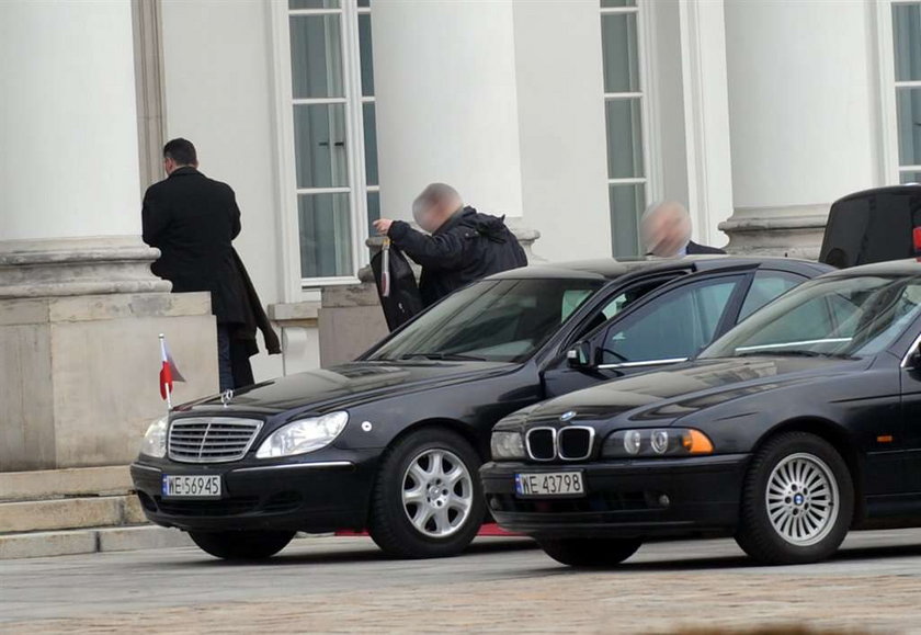 Turbo-Komorowski. Żeby wyskoczyć z ubrania potrzebuje...