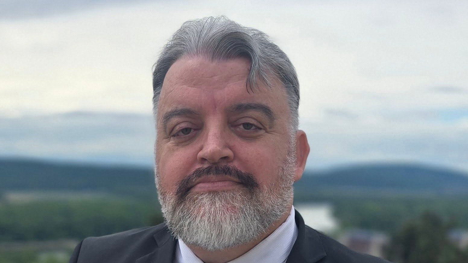 Politický analytik a historik Eduard Chmelár.