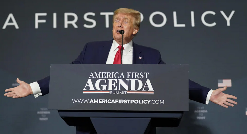 Donald Trump a prononcé un discours à Washington lors de l'America First Summit. C'est la première fois que l'ancien président se rendait dans la capitale américaine depuis le 20 janvier 2021.PHOTO : ASSOCIATED PRESS / ANDREW HARNIK