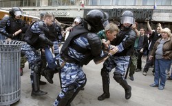 Protesty przeciw korupcji w Rosji. Policja użyła pałek. Kilkaset osób zatrzymanych