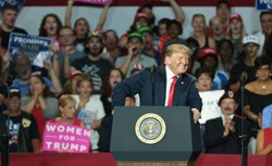 Trump: Spotkanie mojego syna z Rosjanami było zgodne z prawem. Dotyczyło informacji o przeciwniku politycznym