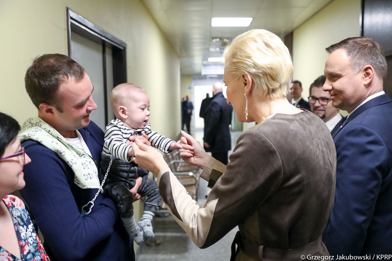 Prezydent z małżonką odwiedzili pacjentów ICZMP