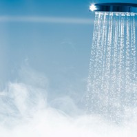 Forró zuhany után elhomályosul a látása? Lehet, hogy az Uhthoff-jelenség az oka