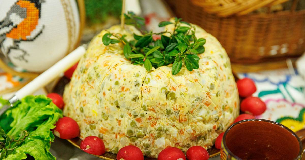 Paradoks sałatki jarzynowej. Po świętach znika, ale nie w żołądkach