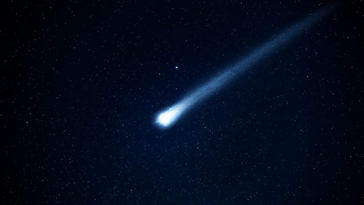 Kamerze umieszczonej w policyjnym wozie udało się zarejestrować niezwykłe zjawisko. Poniedziałkowa noc w stanie Illinois wyła wyjątkowa. Amerykańskie Towarzystwo Meteorów  odnotowało ponad 350 meteorytów. Jeden z nich był wyjątkowy.