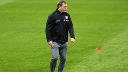 jan urban ujawnił, kto zagra ze szwecją. "nie możemy nie wystawić piłkarza o takim potencjale"