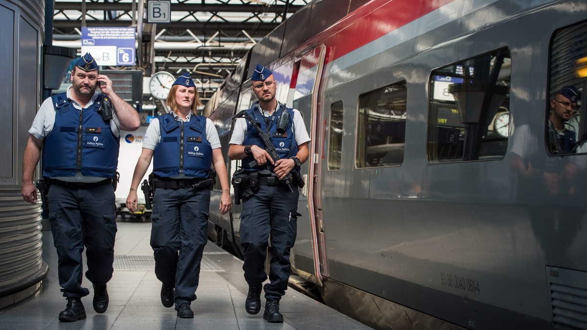 Po piątkowym ataku w pociągu Thayls, który jechał przez Brukselę do Paryża, w Belgii wzmocniono środki bezpieczeństwa na kolei. Na brukselskim dworcu Midi, gdzie zatrzymują się pociągi dużej prędkości, pojawiło się ponad 50 dodatkowych policjantów.