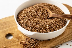 Nie wyrzucaj do śmieci, tylko zalej wodą. To będzie najlepszy nawóz do kwiatów