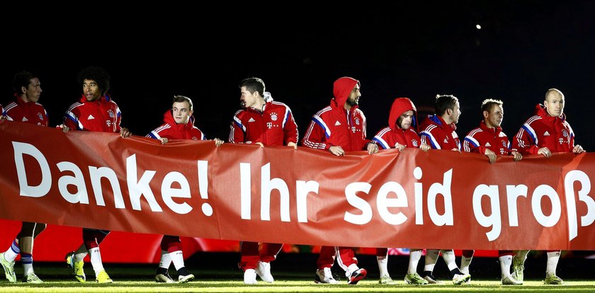 Lewandowski z kolegami podziękował kibicom! Genialna oprawa na Allianz Arena! WIDEO