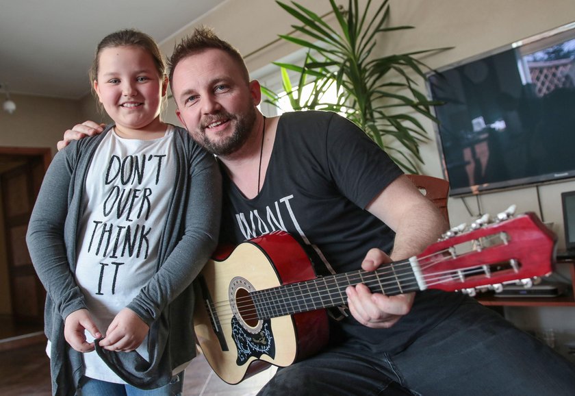 Przemek Radziszewski, gwiazda Gwiazda Voice of Poland uczył śpiewać Zuzię z Polskiego Gronowa