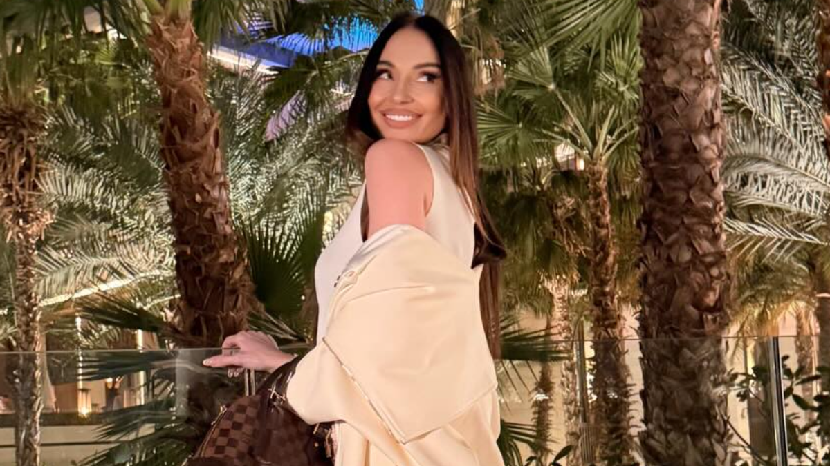 Pevaču rodila sina, muškarci su ludeli za njom, A SAD POZIRA SA KATARINOM ŽIVKOVIĆ U DUBAIJU: Povukla se iz javnosti, a on joj je posvetio HIT KOJI SVI JAKO DOBRO ZNAMO Kép