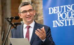 Ambasador Przyłębski w ogniu krytyki. 'Nawet AfD nie głosowało przeciw upamiętnieniu Polaków'