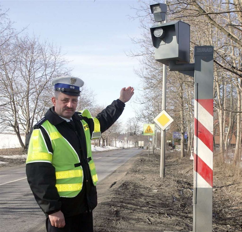 W kwietniu znów będą polować na nas policyjne fotorapidy. Mundurowi z gdańskiej drogówki zapowiadają surowe mandaty. Jest tylko jedna rada, by uniknąć kary - należy zdjąć nogę z gazu.