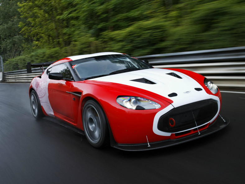 Aston V12 Zagato na Nürburgringu