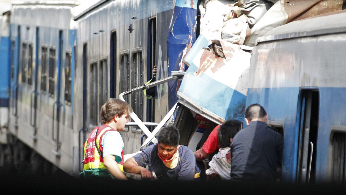 W stolicy Argentyny, Buenos Aires, na jednym z najbardziej ruchliwych dworców kolejowych doszło do wypadku. Rannych zostało nawet 600 osób, a śmierć poniosło 49 pasażerów. Lokalne media przytaczają dramatyczne relacje z wypadku osób poszkodowanych.