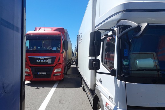 TURČIN KOD NIŠA ŠOKIRAO SAOBRAĆAJCE Kamiondžija vozio 28 dana bez propisanih pauza, dobio MILIONSKU KAZNU