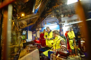 Iran nie będzie "ratował" cen ropy. Cena surowca jednak w górę