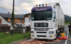 Czesi nie mieli litości dla Polaka, który zniszczył nową drogę. Szkody wyceniono na 6 mln [FOTO]