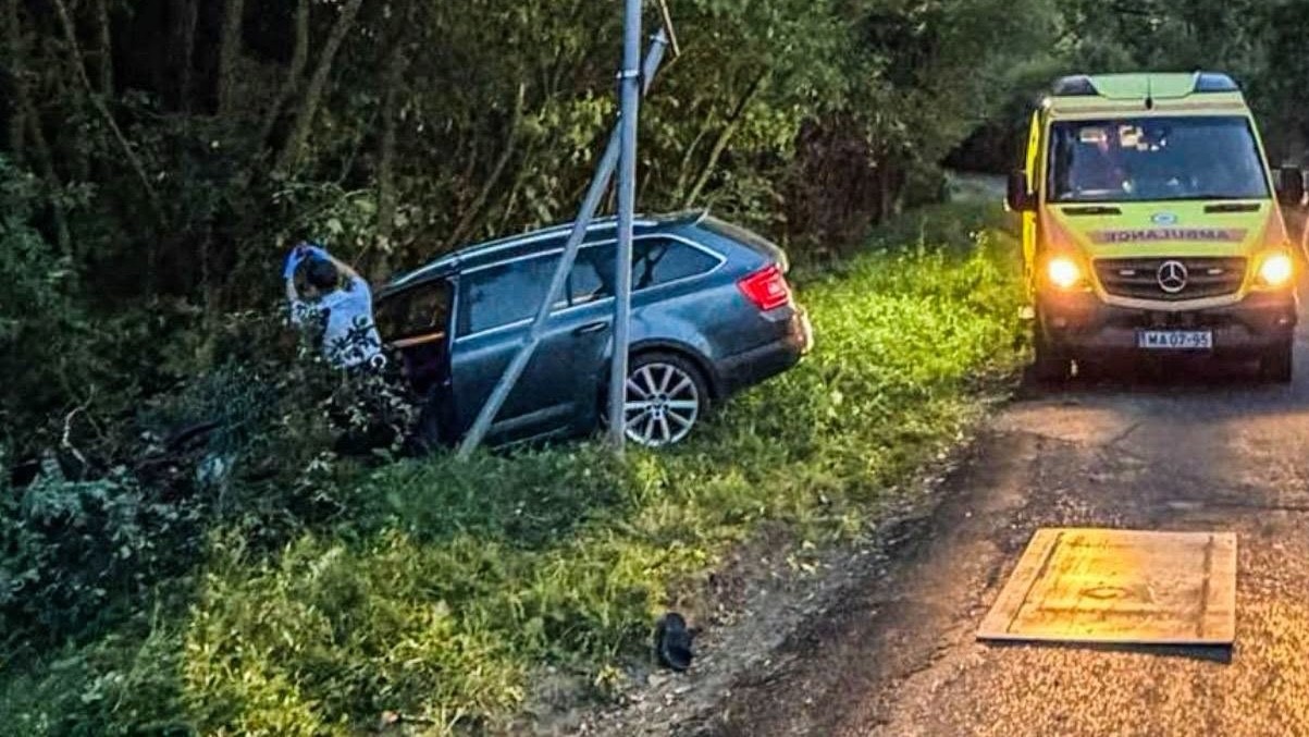 Na ceste medzi obcami Gemerská Poloma a Betliar došlo k tragickej dopravnej nehode.