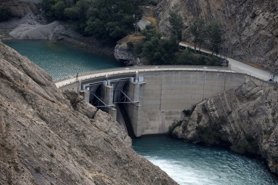 Brana Amir Kabir, jedan od pet glavnih rezervoara koji snabdevaju Teheran vodom, sa nivoom vode u rezervoaru koji je pao na najniži nivo u istoriji, fotografisano 29. jul 2025.
